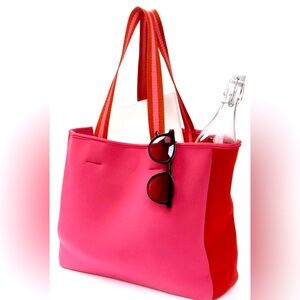 SUMMERSALT NWT neoprene beach tote. Internal mesh zipper pocket. Hot pink & red